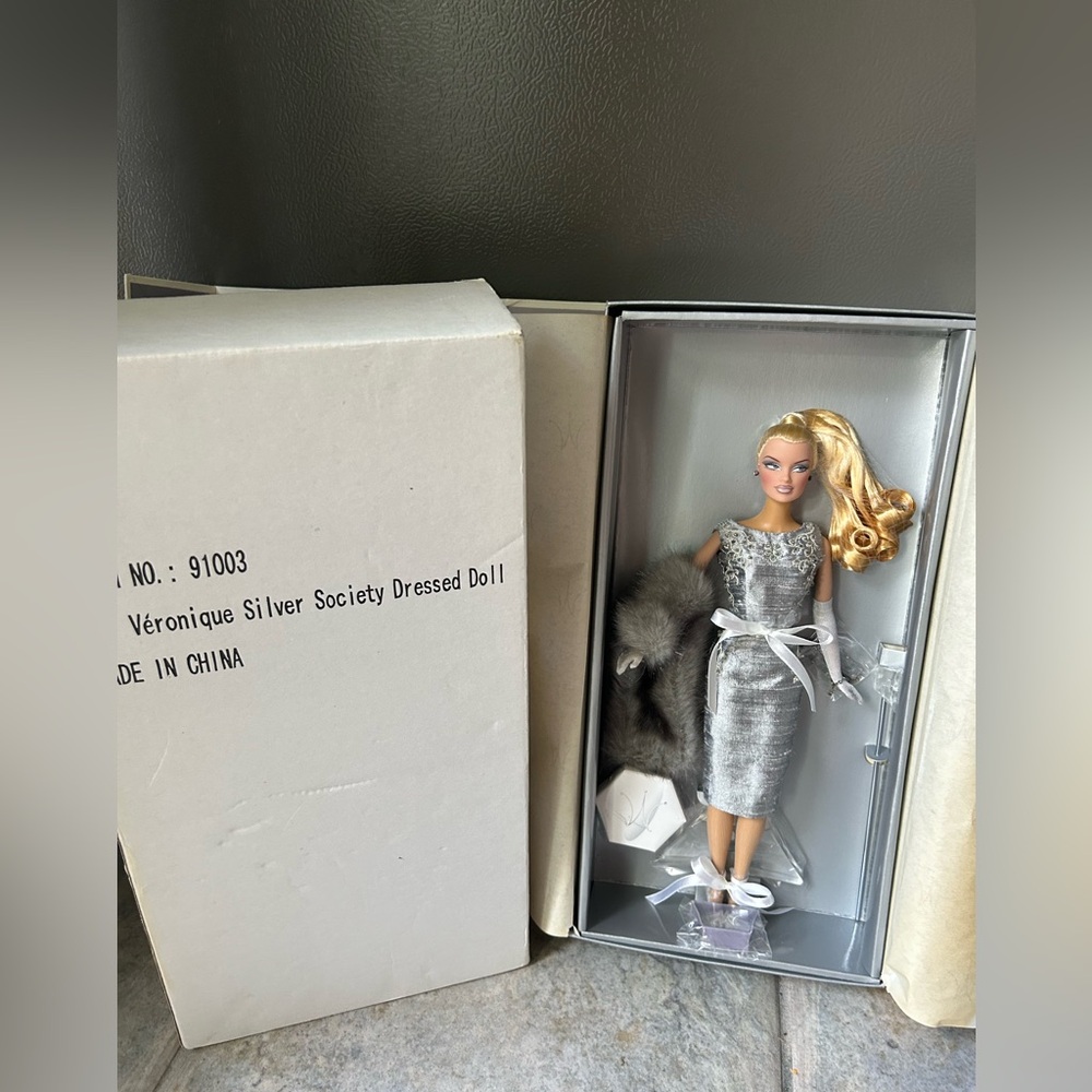 Integrity Toys Jason Wu Fashion Royalty Silver Society Veronique Perrin Doll